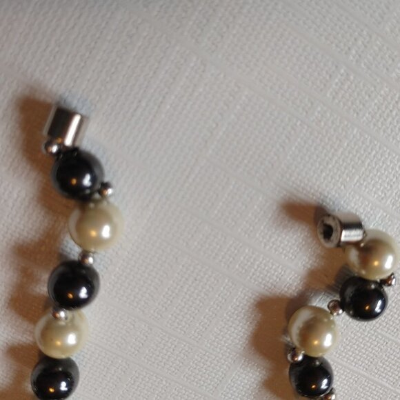 Magnetic Faux Pearl Necklace and Bracelet Set - Picture 3 of 4